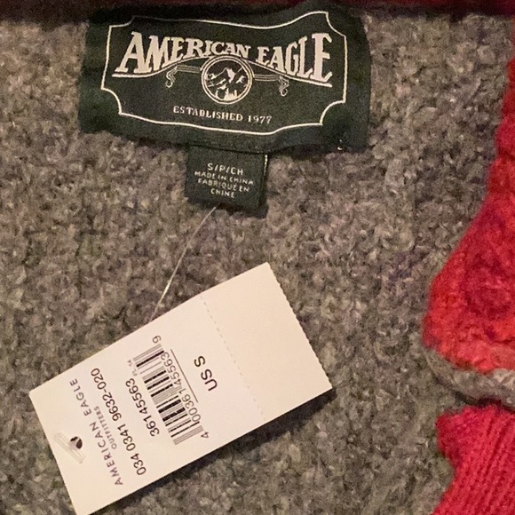 NWT AMERICAN EAGLE GRAY RED TAN WHITE COZY CROPPED ZIP LETTERMAN SWEATER SZ.S - Picture 4 of 4